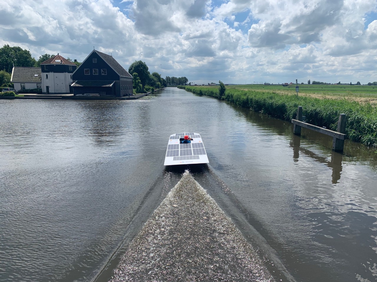 Varend in de omgeving van Purmerend tijdens de Solar Sport One